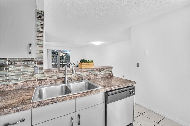 Building Photo - 800 Sorrento Dr