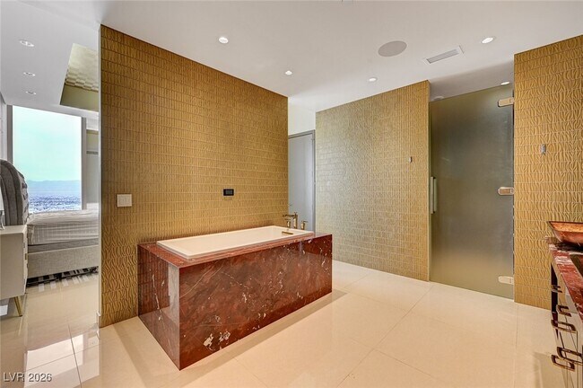 Building Photo - 3750 S Las Vegas Blvd