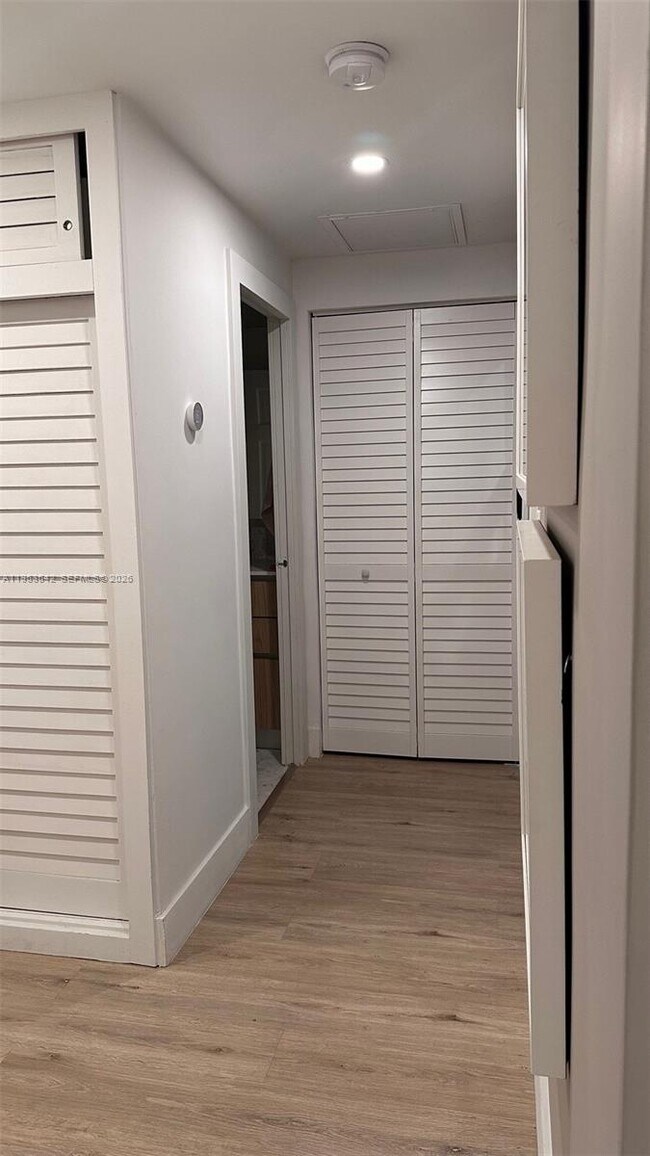 Building Photo - 1408 Brickell Bay Dr