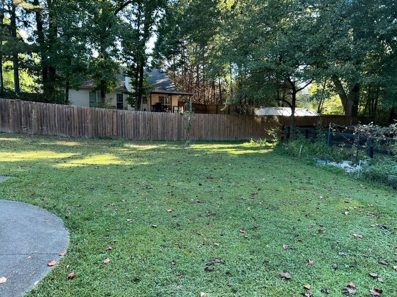 Building Photo - 4079 Sardis Church Rd