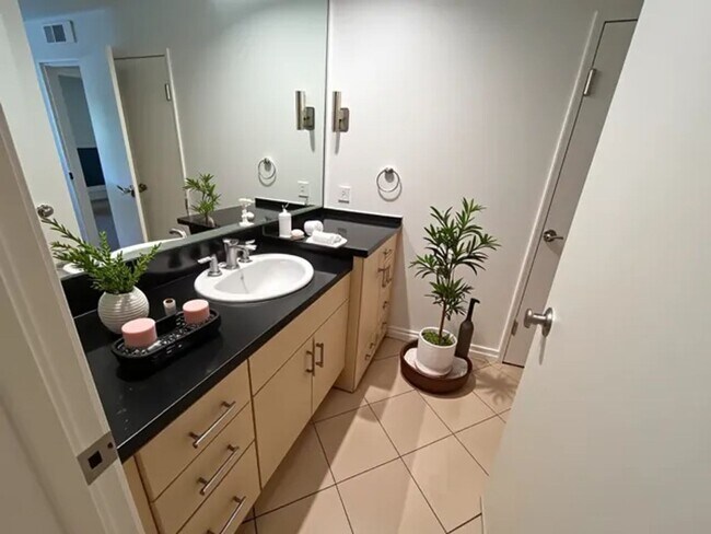 Building Photo - Spacious 2 Bedroom, 2 Bathroom, Canoga Park Condominium for Lease!