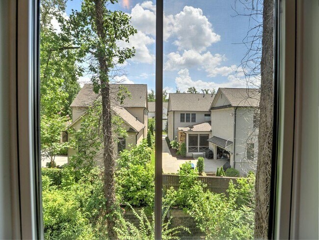 Building Photo - 176 Chestnut Cir