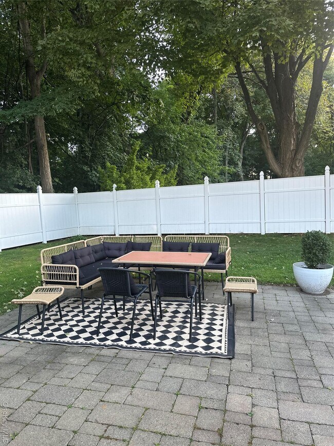 Building Photo - 29 Wilton Rd