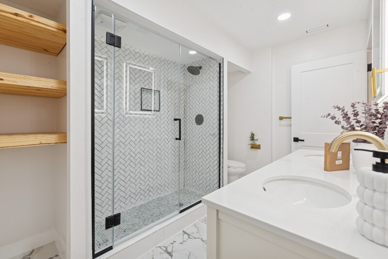 Building Photo - 1937 Foster Ave