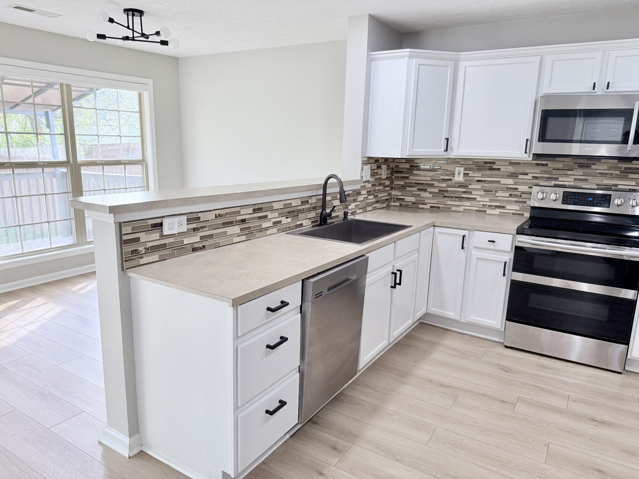 Building Photo - 588 Wellington Gardens Dr