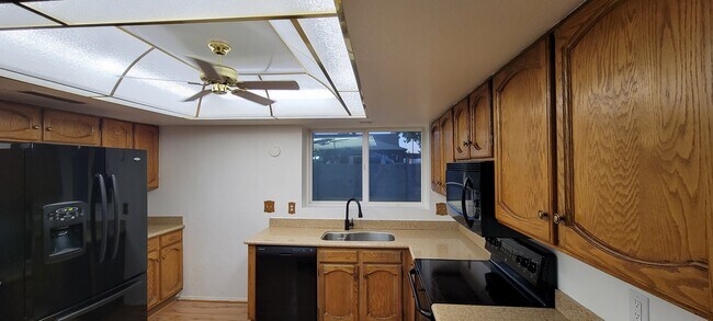 Building Photo - 8002 W Corrine Dr