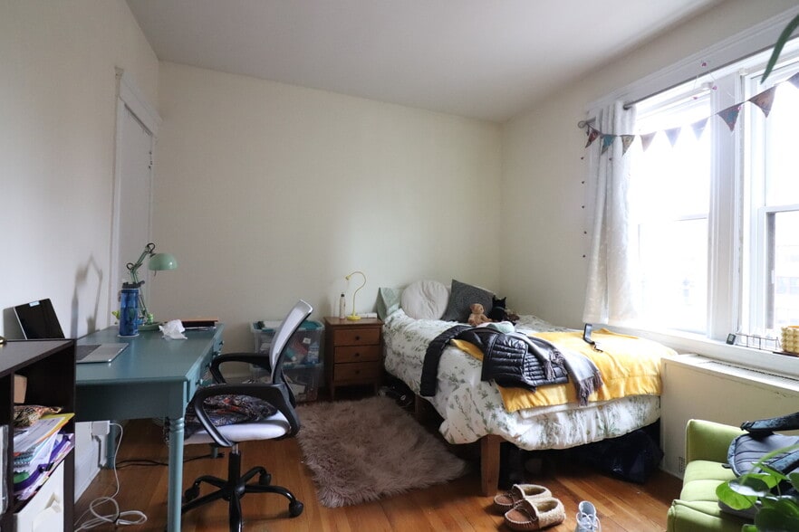 Building Photo - 1999 Commonwealth Ave