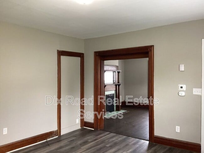 Building Photo - 335 Watervliet Ave