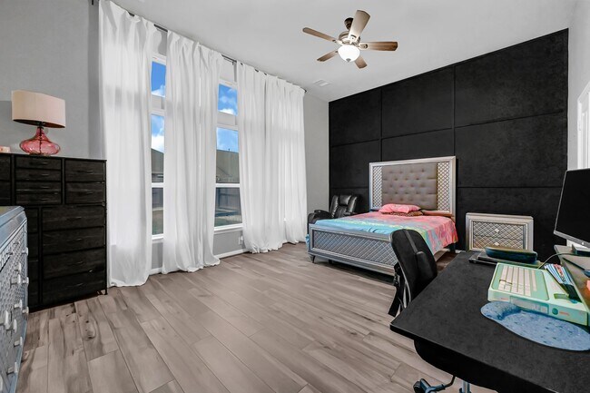 Building Photo - 2509 Ocean Key Dr