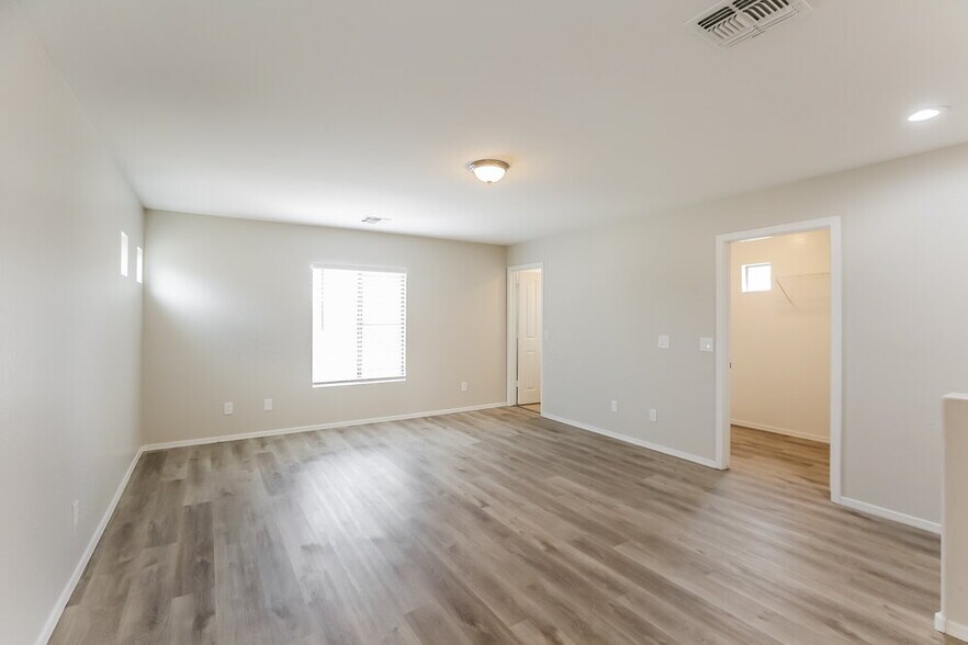 Building Photo - 1304 E Dunbar Dr