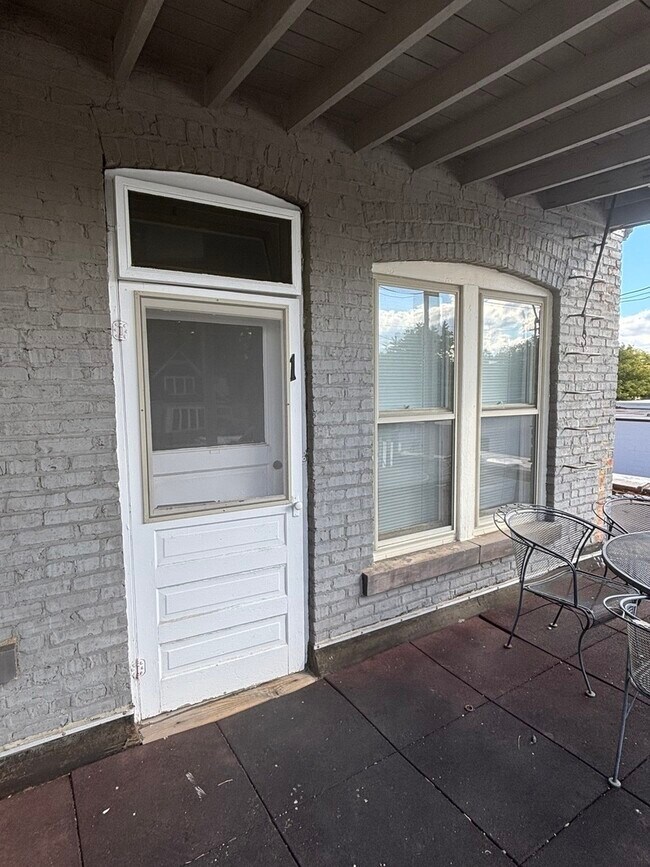 Building Photo - 500 Spring Rd