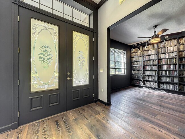 Building Photo - 10041 Oak Quarry Dr