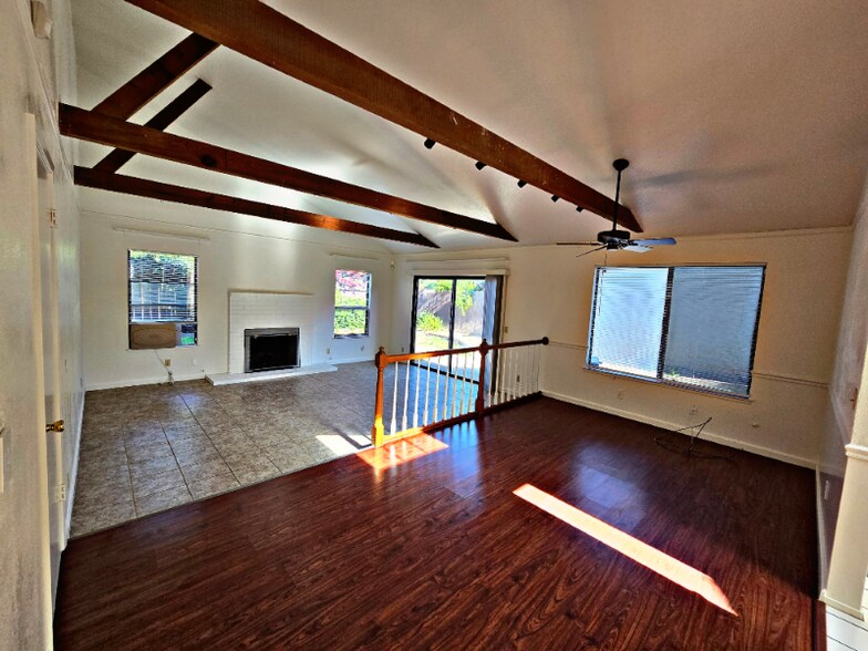 Building Photo - 5938 Land View Dr