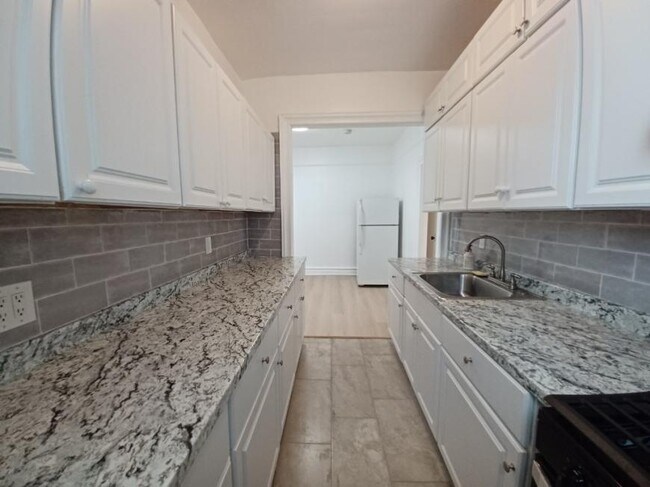 Building Photo - 3 bedroom in Woodside NY 11377