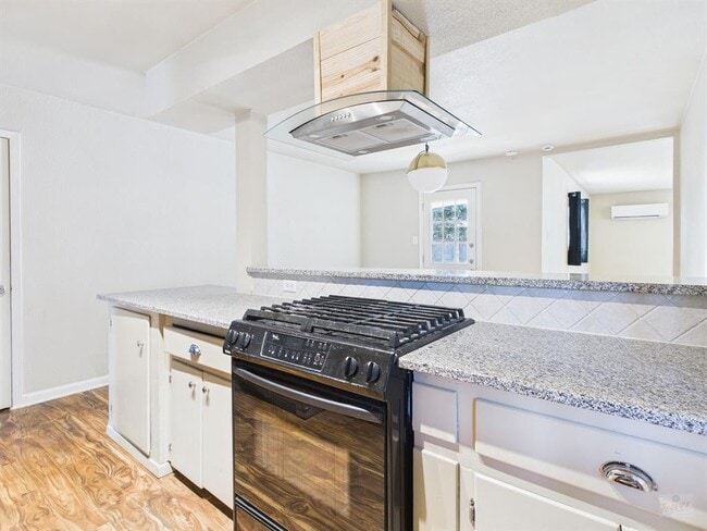 Building Photo - 1411 Kamar Dr