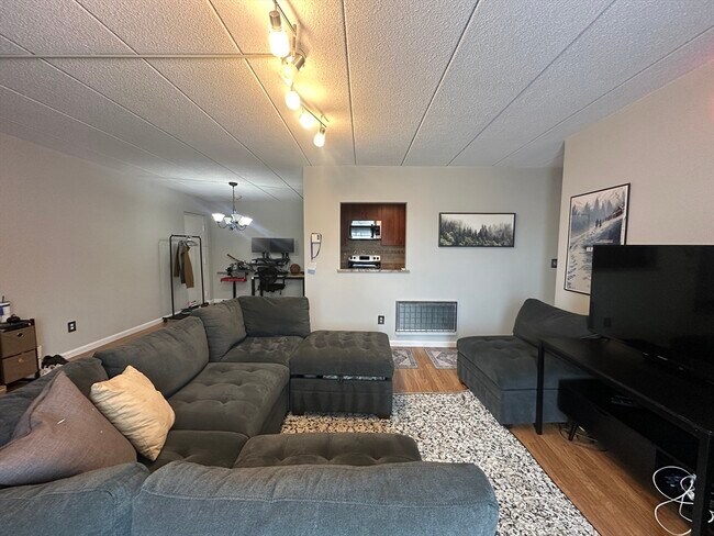 Building Photo - 40 High St