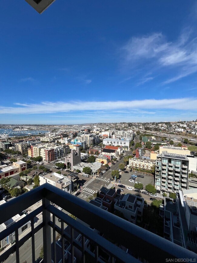 Building Photo - 300 W Beech St