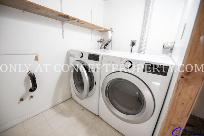 Building Photo - Newly Remodeled 5-Bedroom Home | 2-Car Gar...