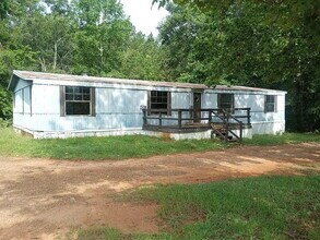 Building Photo - "Charming 2-Bed, 2-Bath Retreat in Laurens - Your Perfect Cozy Getaway!"