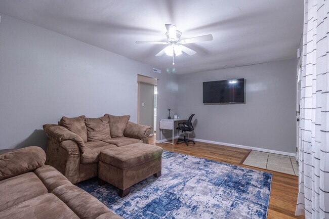 Building Photo - 210 W El Cortez Dr