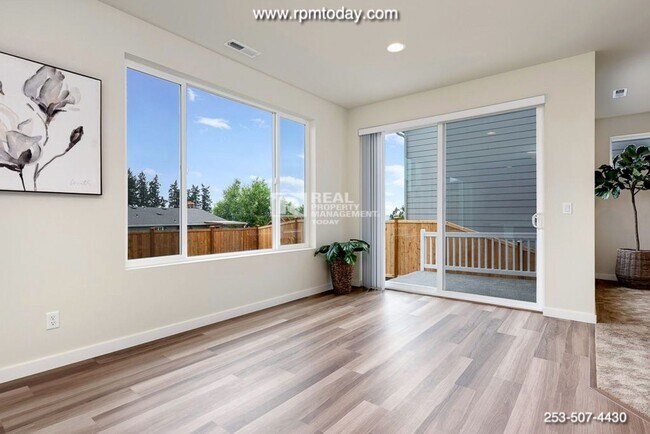 Building Photo - 4 Bedroom Home with Valley Views!