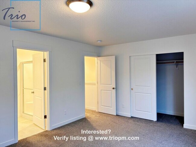 Building Photo - 2442 Brackenfern Blvd
