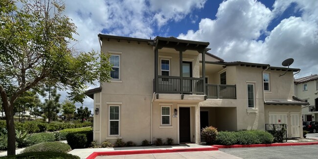 Building Photo - 696 Mustang St