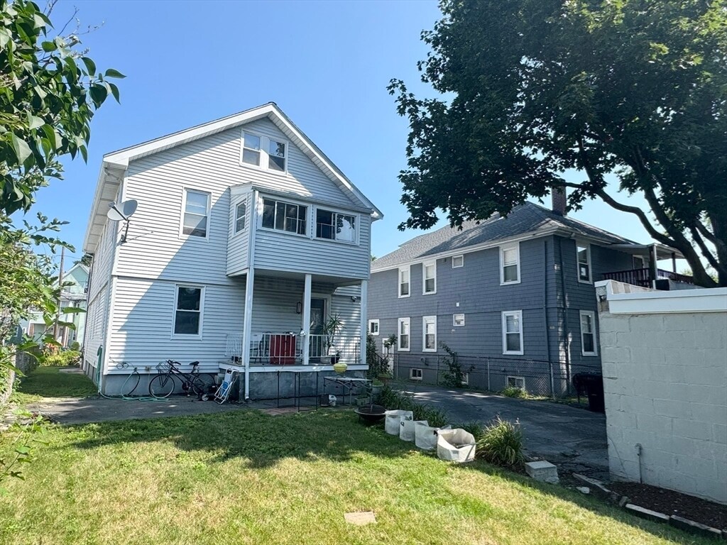 Building Photo - 104 Belmont St
