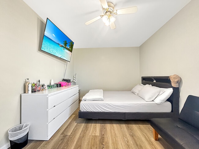 Building Photo - 1666 Cornell Dr