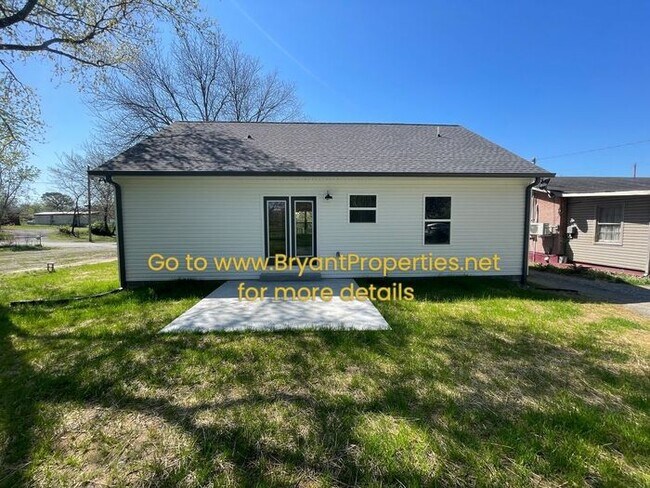 Building Photo - 105 20th Ave W - Spriningfield, TN 37172