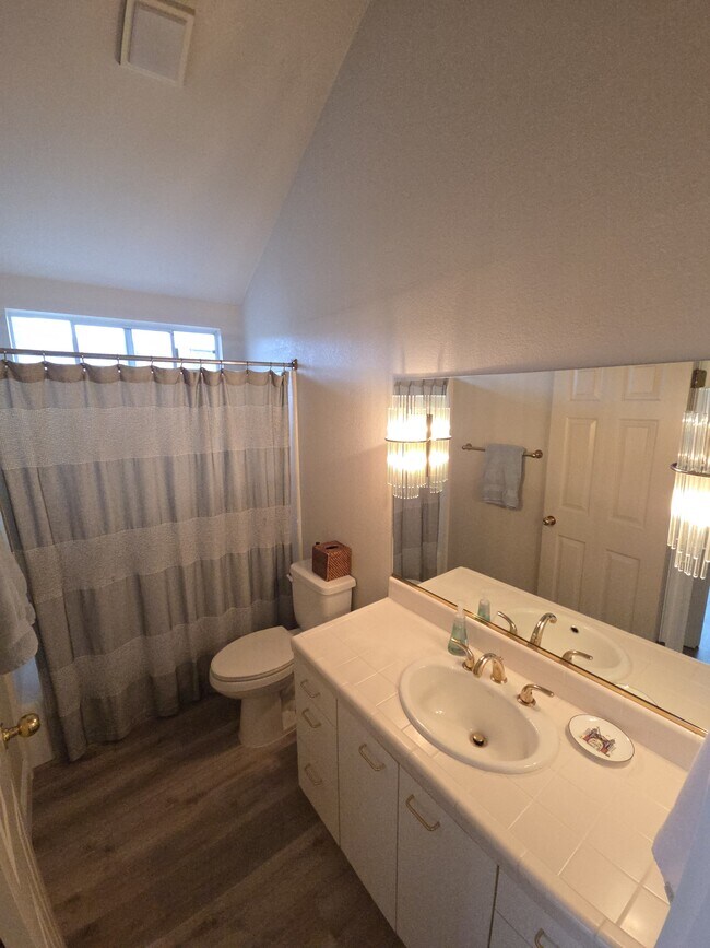 Building Photo - 10 Gregory Pl