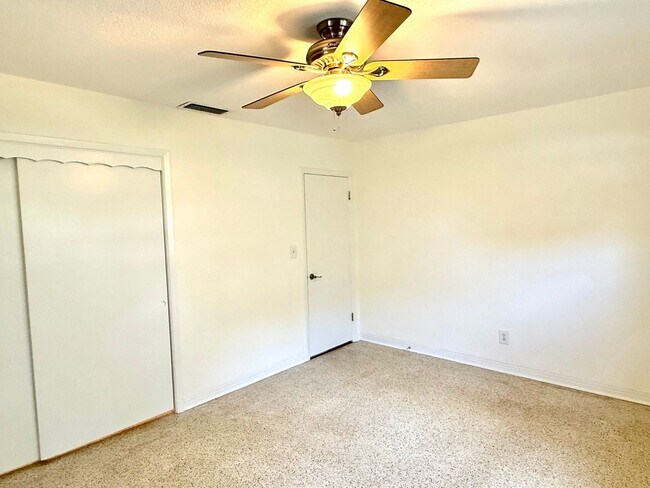Building Photo - Waterfront Home for Rent – 2BR/2.5BA + Doc...