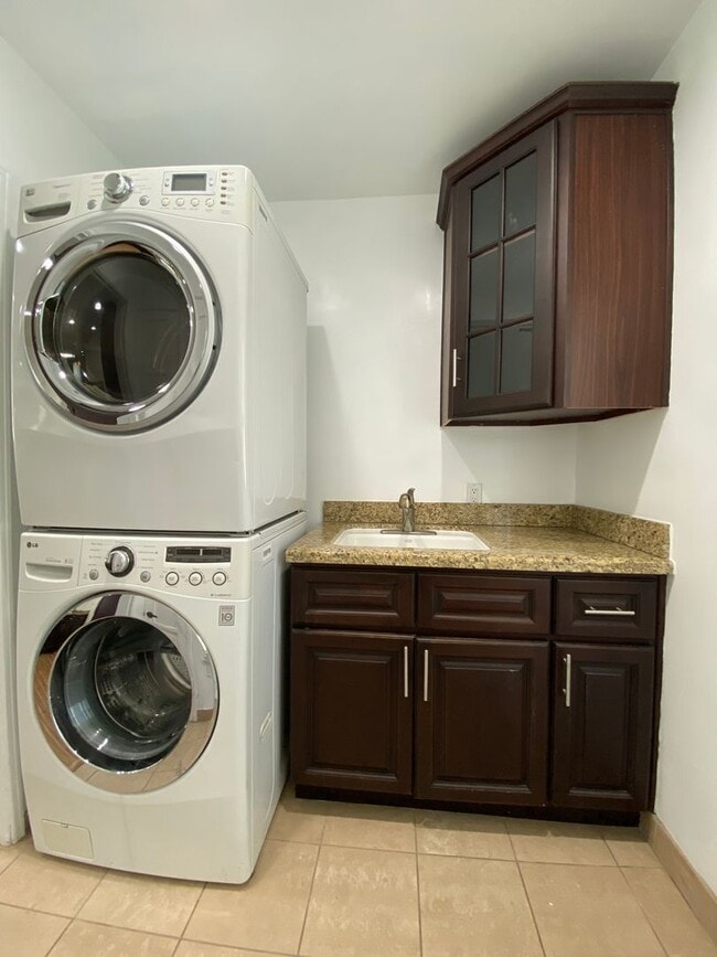 Building Photo - 2335 S Garth Ave