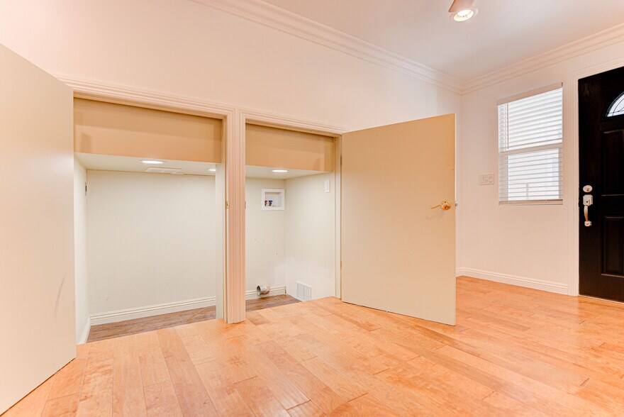 Building Photo - 22020 Village Way Dr