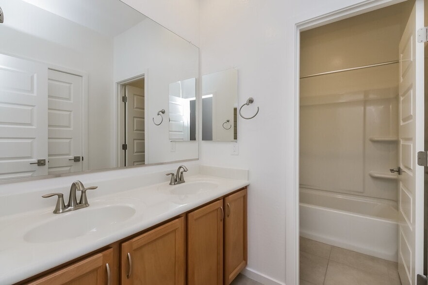 Building Photo - 36083 N Urika Dr