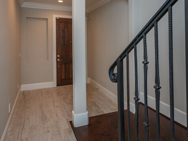 Building Photo - Chic Big City Inspired Brownstone