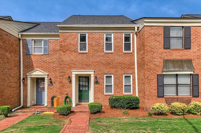 Building Photo - 407 Folkstone Cir