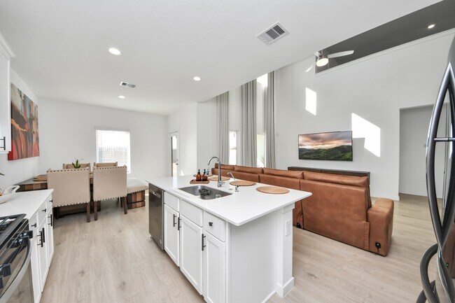 Building Photo - 30119 Gallatin River Ln