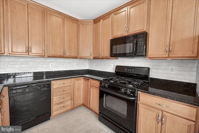 Building Photo - 1811b Wheyfield Dr