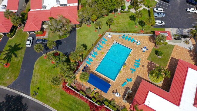 Building Photo - 8545 Casa Del Lago