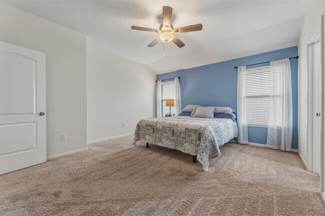 Building Photo - 5809 Scenic Lake Dr