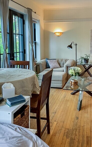 Building Photo - 643 W Arlington Pl