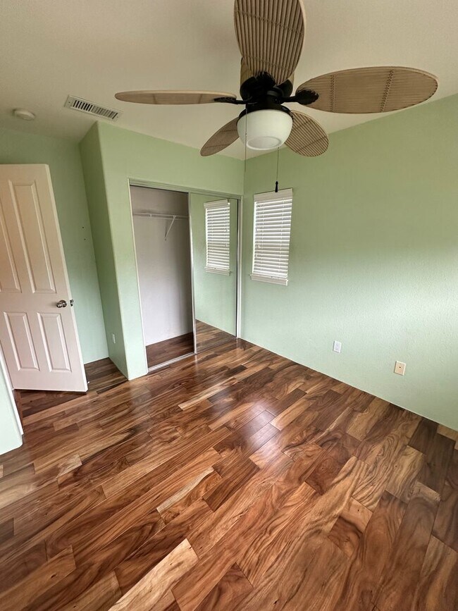 Building Photo - Available Now!  Beautiful 4 BD / 3 BA House in Ocean Pointe!