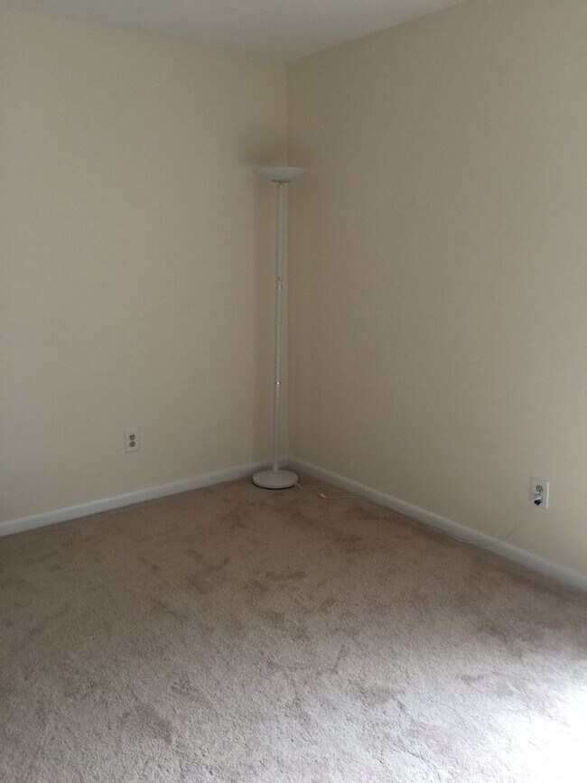 Building Photo - Modern 3BR Condo in Finley Forest – Prime Chapel Hill Location near UNC & RTP