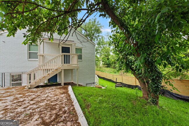 Building Photo - 636 Francis Pl NW