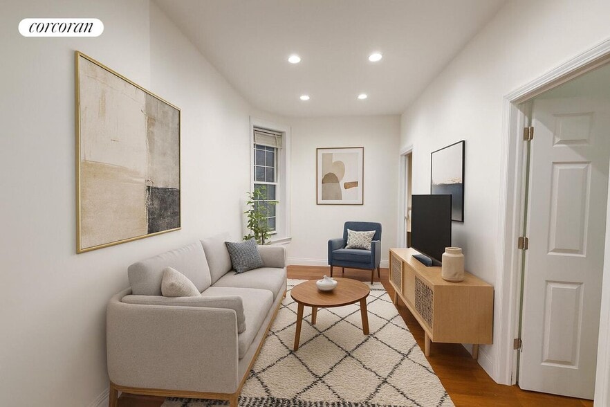 Primary Photo - 553 Manhattan Ave
