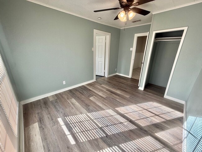 Building Photo - Updated 4 bedroom!