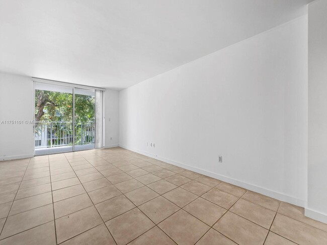 Building Photo - 750 NE 64th St