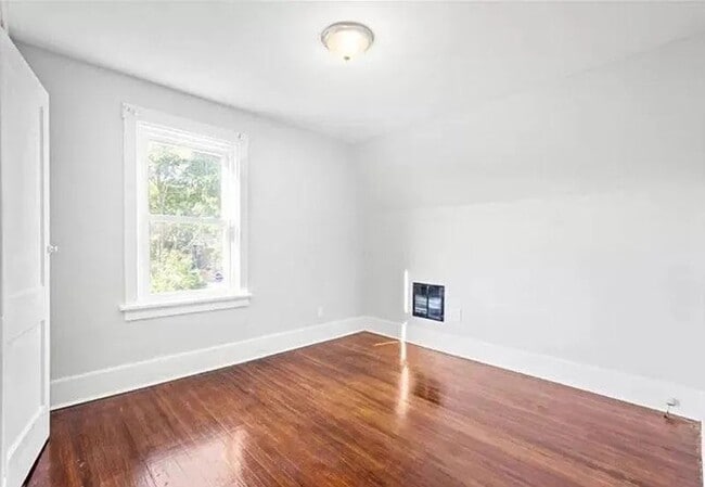 Building Photo - Available 8/7/26 – Charming 3 Bedroom Home in Brookline | $1,650/Month