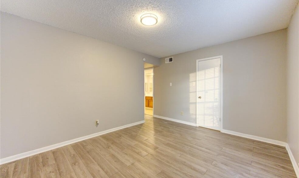 Building Photo - 12200 Overbrook Ln